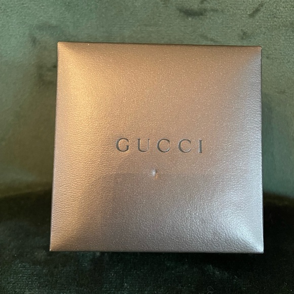 AUTHENTIC - Gucci Silver single"G" std
earrings - Picture 3 of 3
